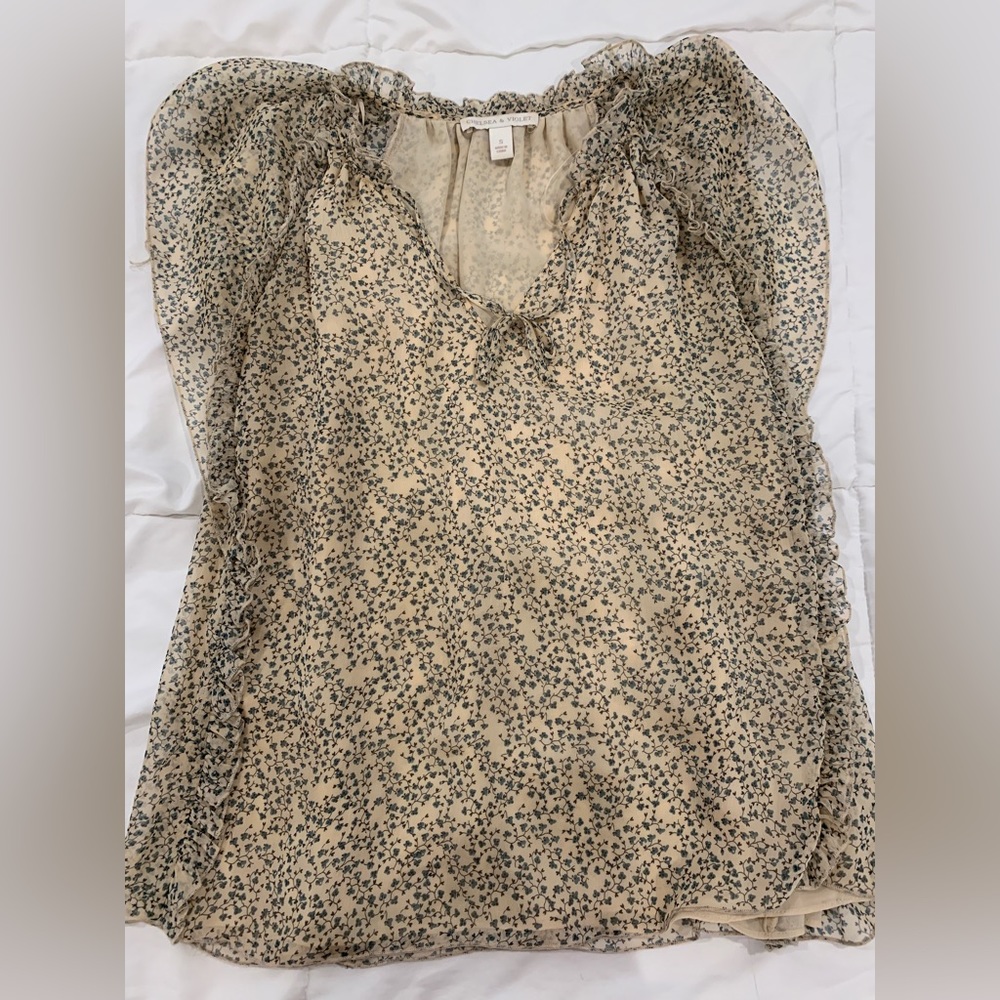 Cute Violet and Chelsea blouse